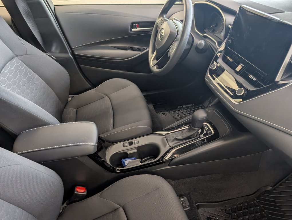 Toyota Corolla Hatchback SE, AUTOMATIQUE, 2024 à Magog, Québec - 9 - w1024h768px