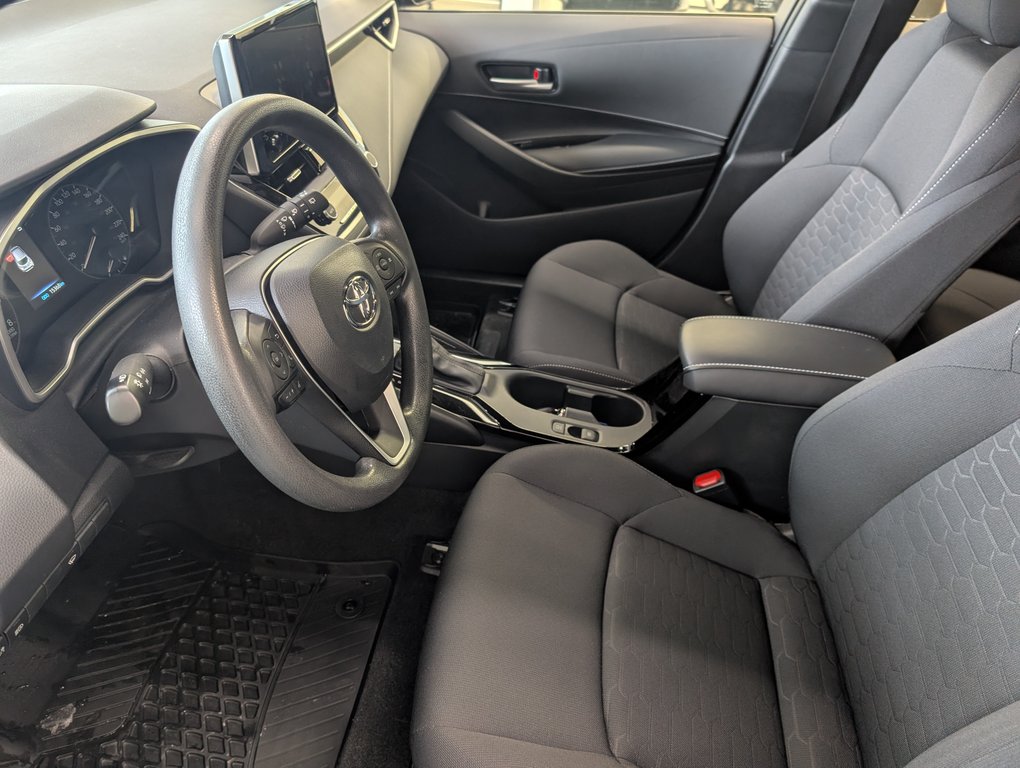 Toyota Corolla Hatchback SE, AUTOMATIQUE, 2024 à Magog, Québec - 12 - w1024h768px