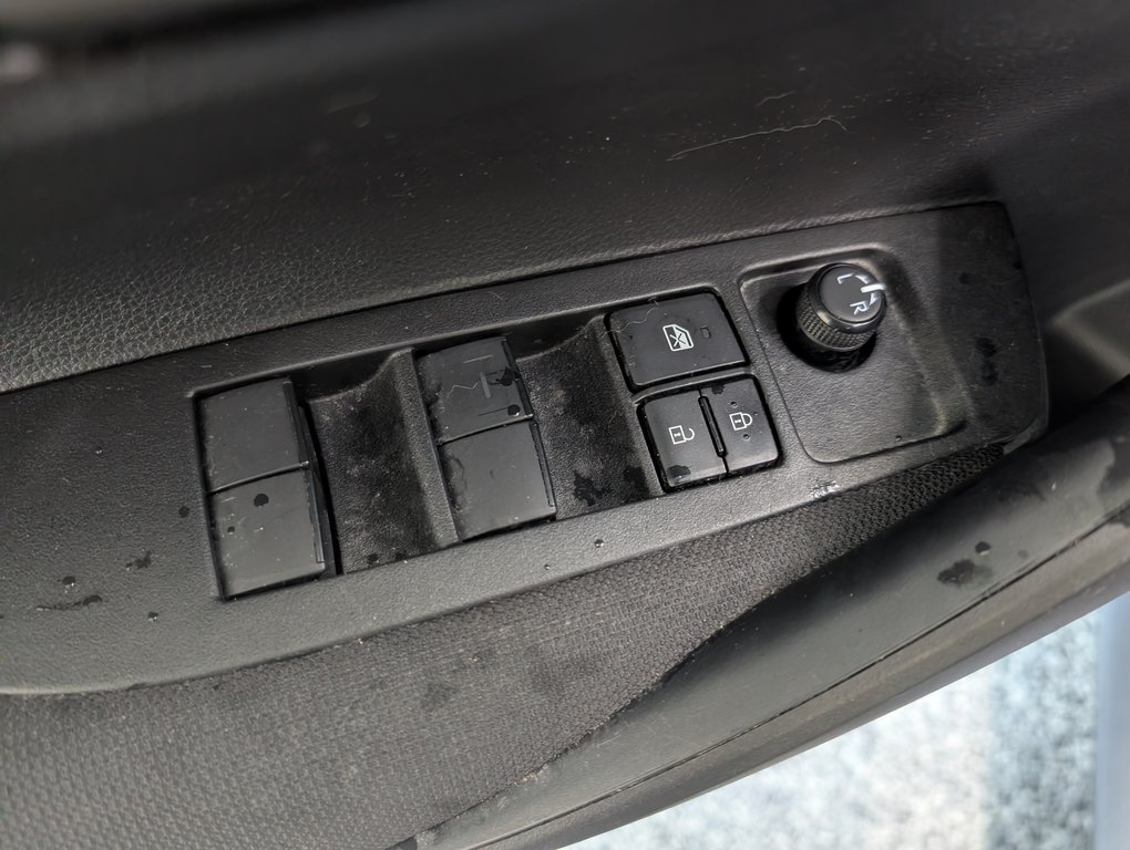 2023 Toyota COROLLA HYBRIDE LE AWD, in Magog, Quebec - 10 - w1024h768px