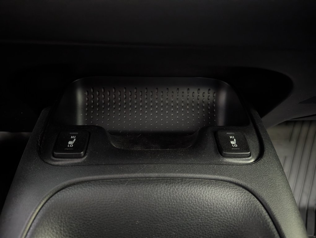 2023 Toyota COROLLA HYBRIDE LE AWD, in Magog, Quebec - 13 - w1024h768px