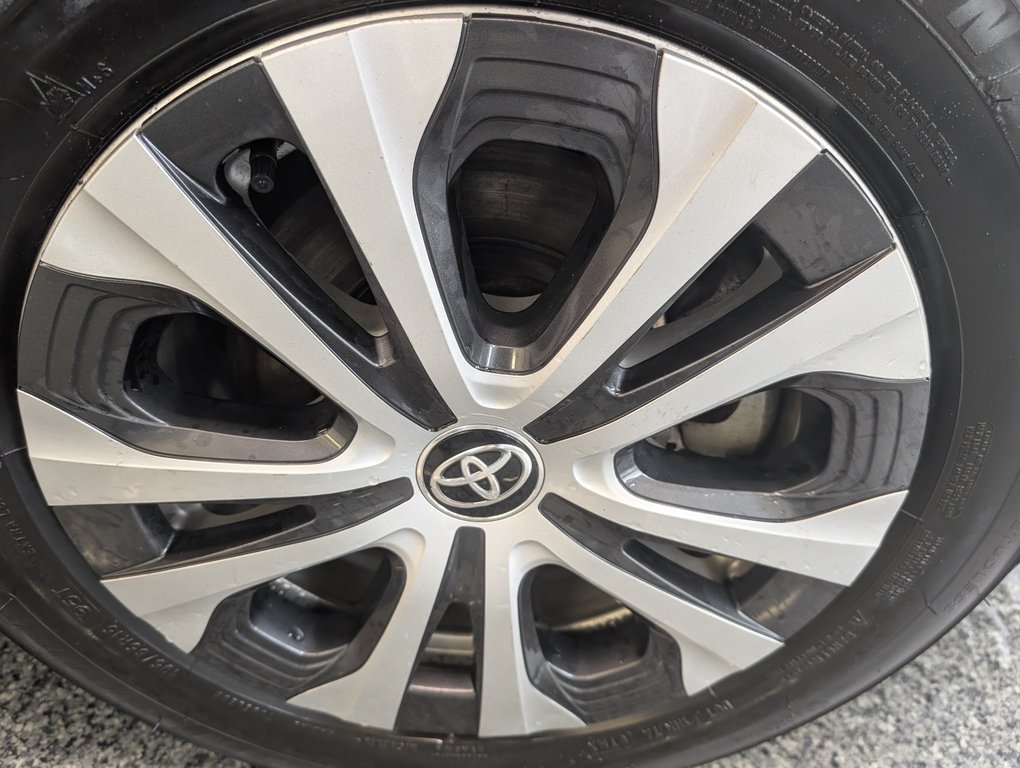 2023 Toyota COROLLA HYBRIDE LE AWD, in Magog, Quebec - 19 - w1024h768px