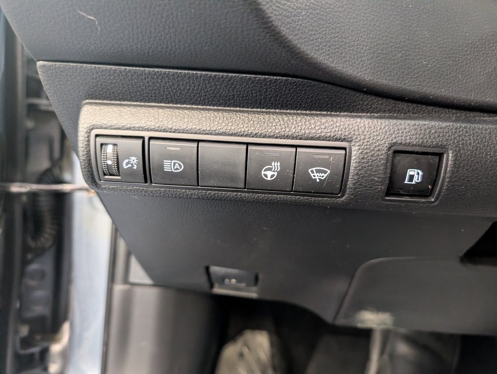2023 Toyota COROLLA HYBRIDE LE AWD, in Magog, Quebec - 18 - w1024h768px