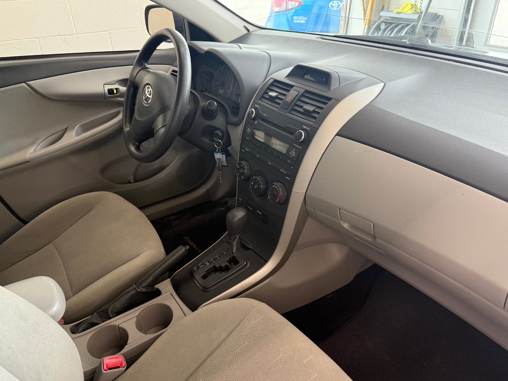 2012 Toyota Corolla CE in Magog, Quebec - 8 - w1024h768px