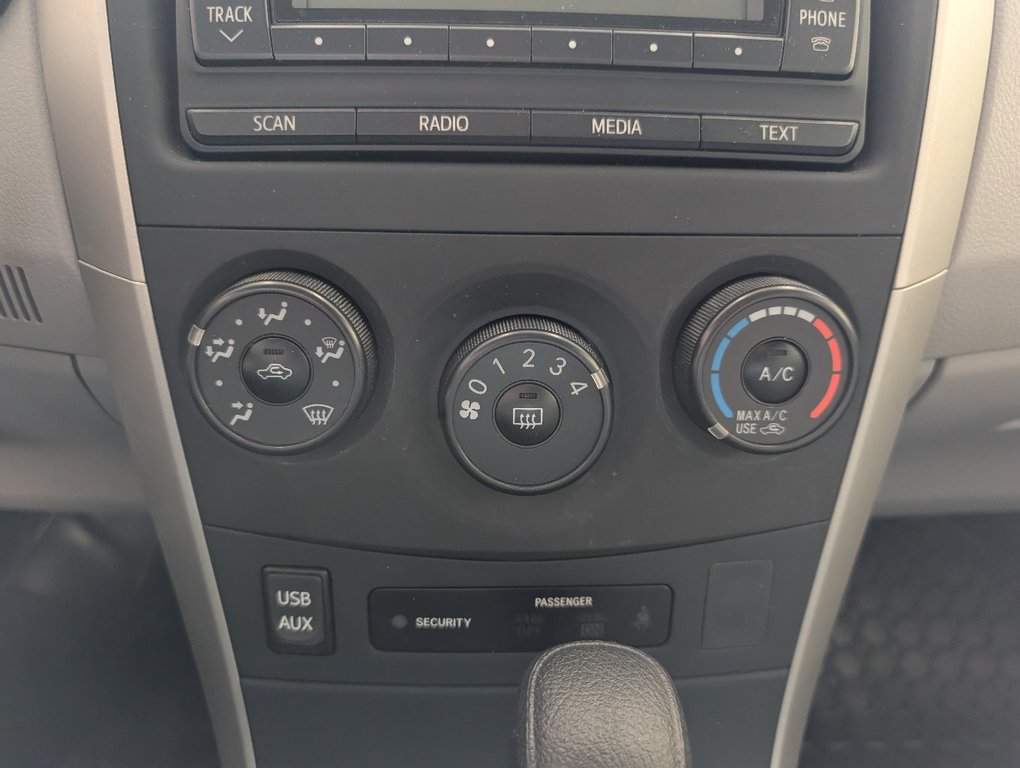 2013 Toyota Corolla CE, AUTOMATIQUE, SEULEMENT 17500KM in Magog, Quebec - 15 - w1024h768px