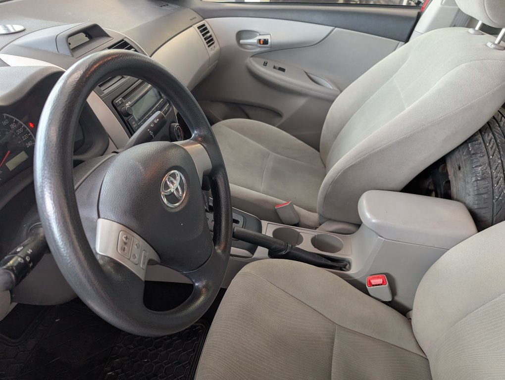 Toyota Corolla CE, AUTOMATIQUE, A/C, 2013 à Magog, Québec - 11 - w1024h768px