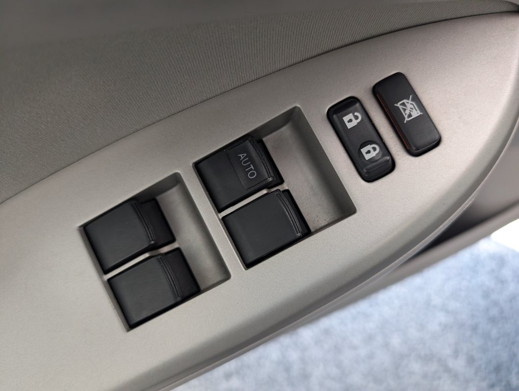 Toyota Corolla LE, TOIT, A/C, AUTOMATIQUE, 2013 à Magog, Québec - 12 - w1024h768px