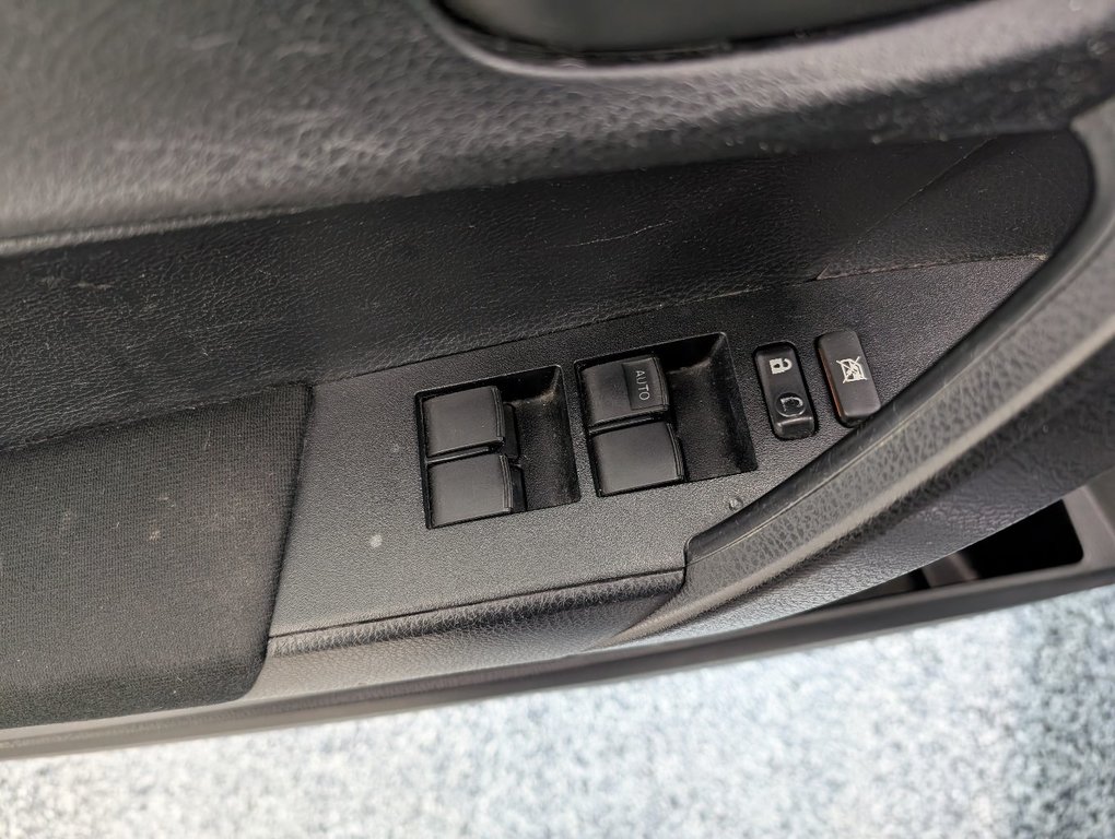 2014 Toyota Corolla CE, in Magog, Quebec - 13 - w1024h768px