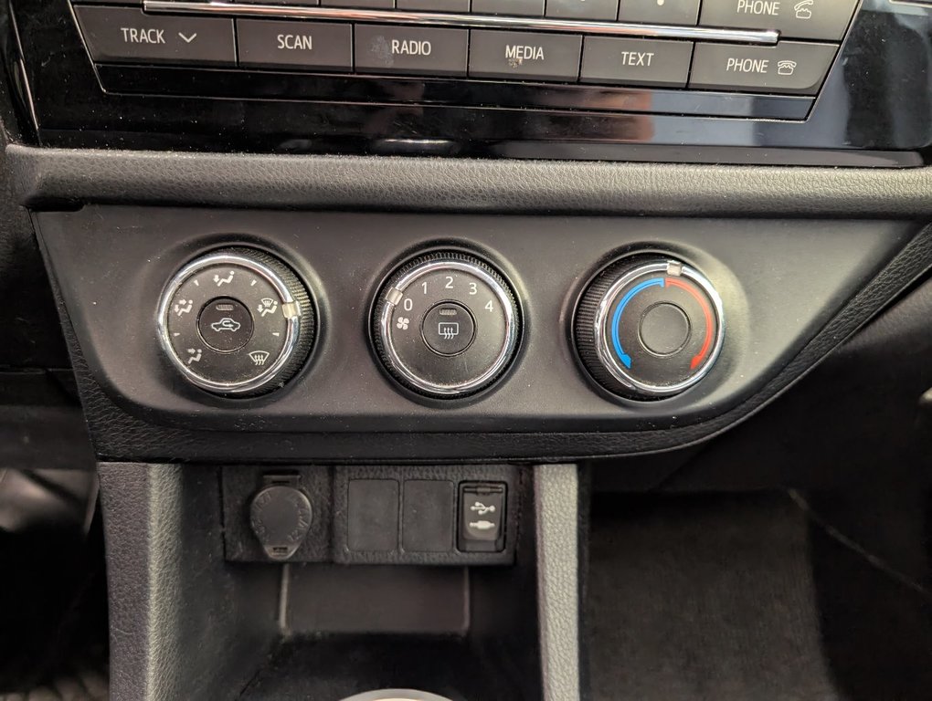 2014 Toyota Corolla CE, in Magog, Quebec - 16 - w1024h768px