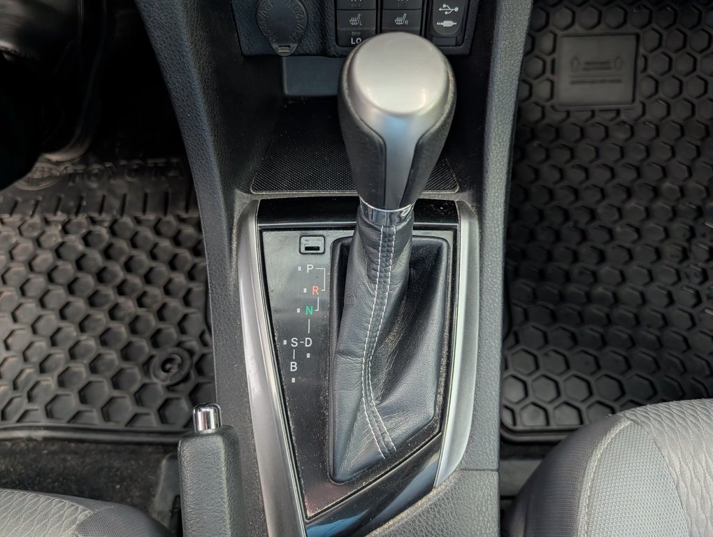 2014 Toyota Corolla LE in Magog, Quebec - 15 - w1024h768px