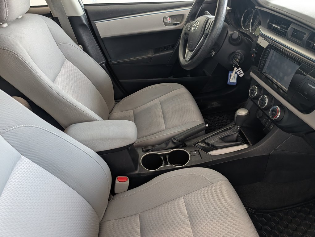 2014 Toyota Corolla LE in Magog, Quebec - 8 - w1024h768px