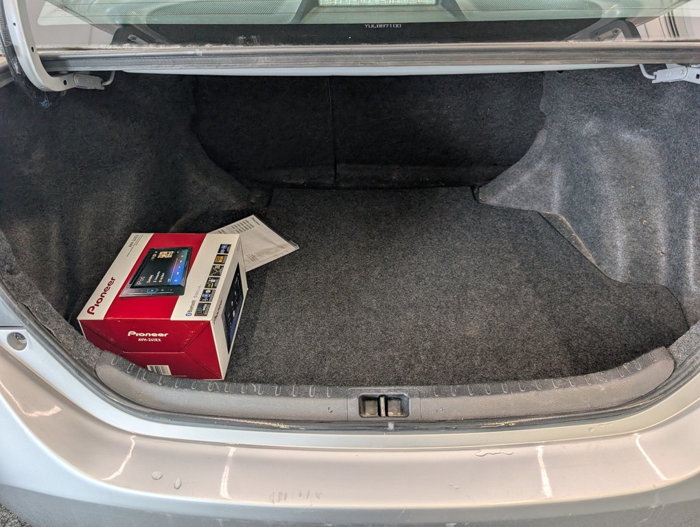2014 Toyota Corolla LE in Magog, Quebec - 6 - w1024h768px