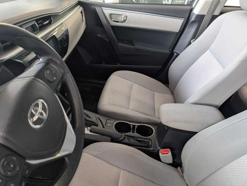 2014 Toyota Corolla LE in Magog, Quebec - 10 - w1024h768px