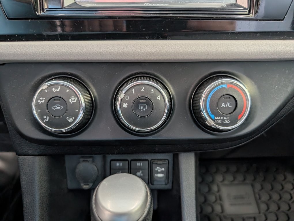 2014 Toyota Corolla LE in Magog, Quebec - 17 - w1024h768px