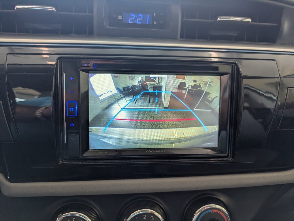 2014 Toyota Corolla LE in Magog, Quebec - 21 - w1024h768px