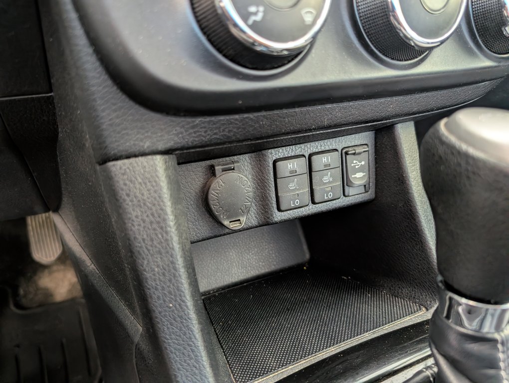 2014 Toyota Corolla LE in Magog, Quebec - 16 - w1024h768px