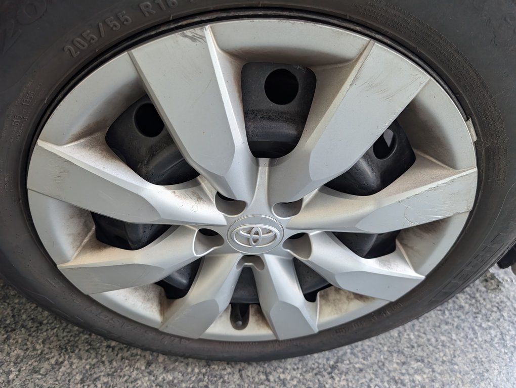 2014 Toyota Corolla LE in Magog, Quebec - 24 - w1024h768px