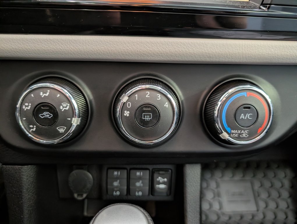 Toyota Corolla LE 2014 à Magog, Québec - 17 - w1024h768px