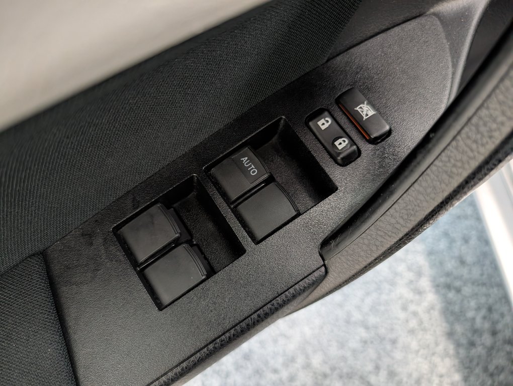 Toyota Corolla LE 2014 à Magog, Québec - 13 - w1024h768px