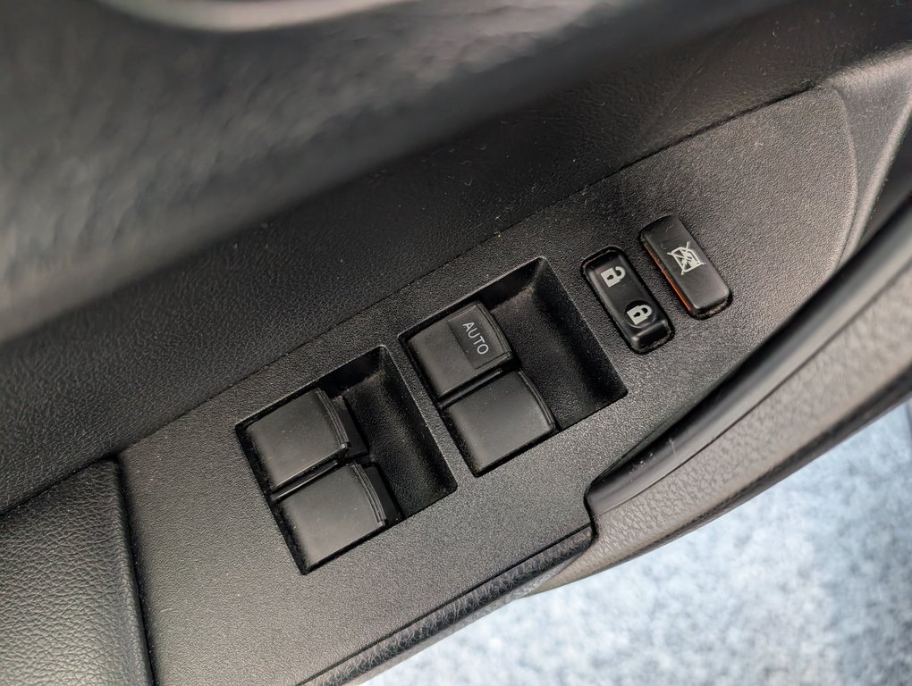 Toyota Corolla S, A/C, 2015 à Magog, Québec - 13 - w1024h768px