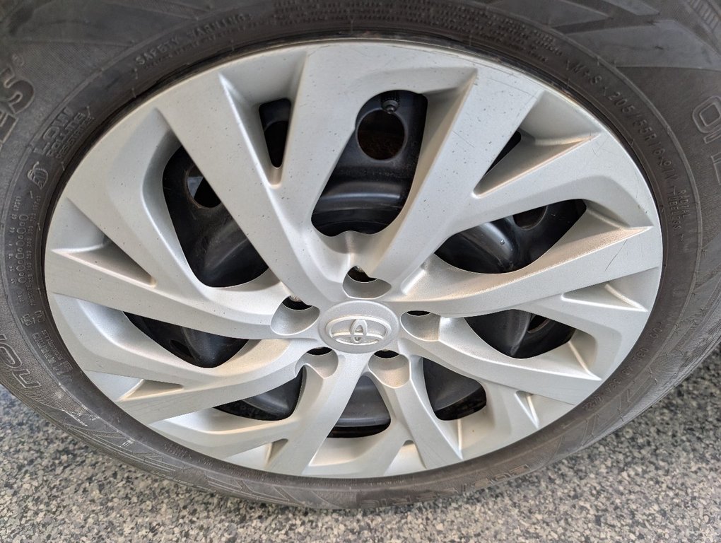 2017 Toyota Corolla LE in Magog, Quebec - 22 - w1024h768px