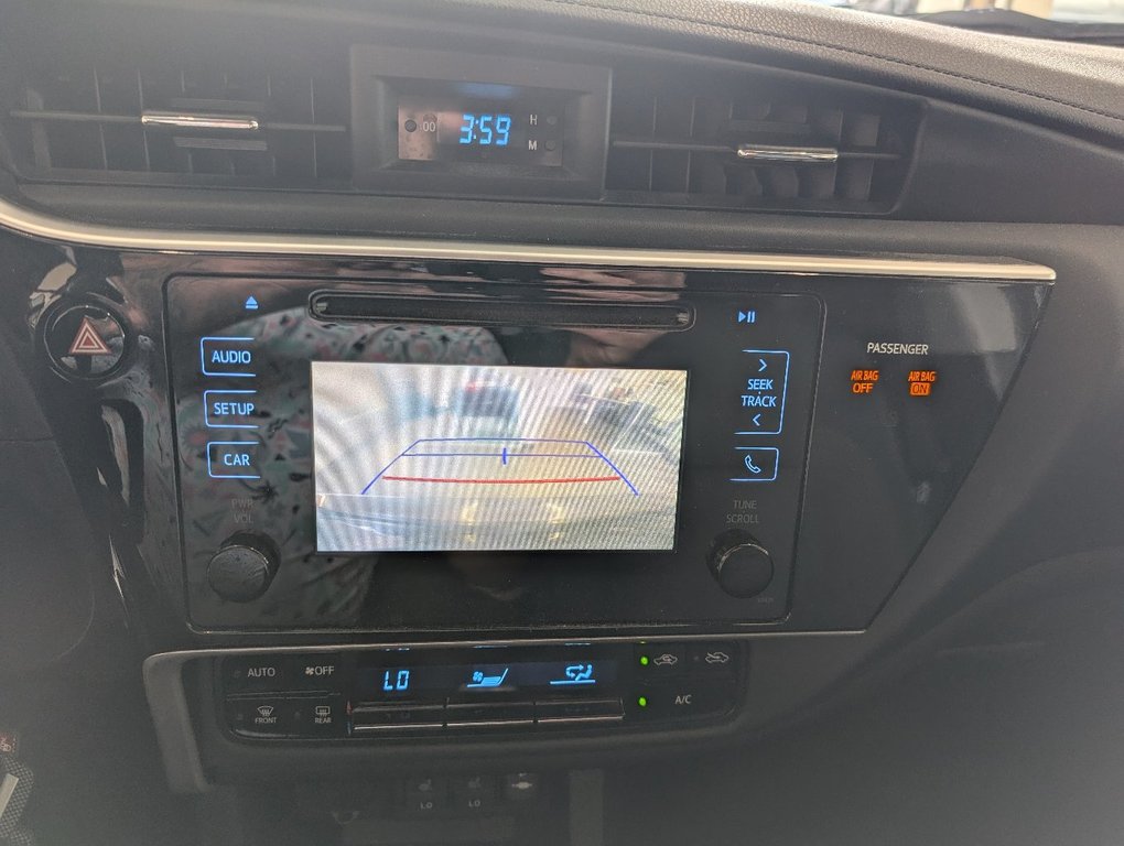 2017 Toyota Corolla LE in Magog, Quebec - 20 - w1024h768px