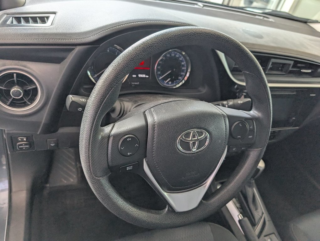 2017 Toyota Corolla LE in Magog, Quebec - 10 - w1024h768px