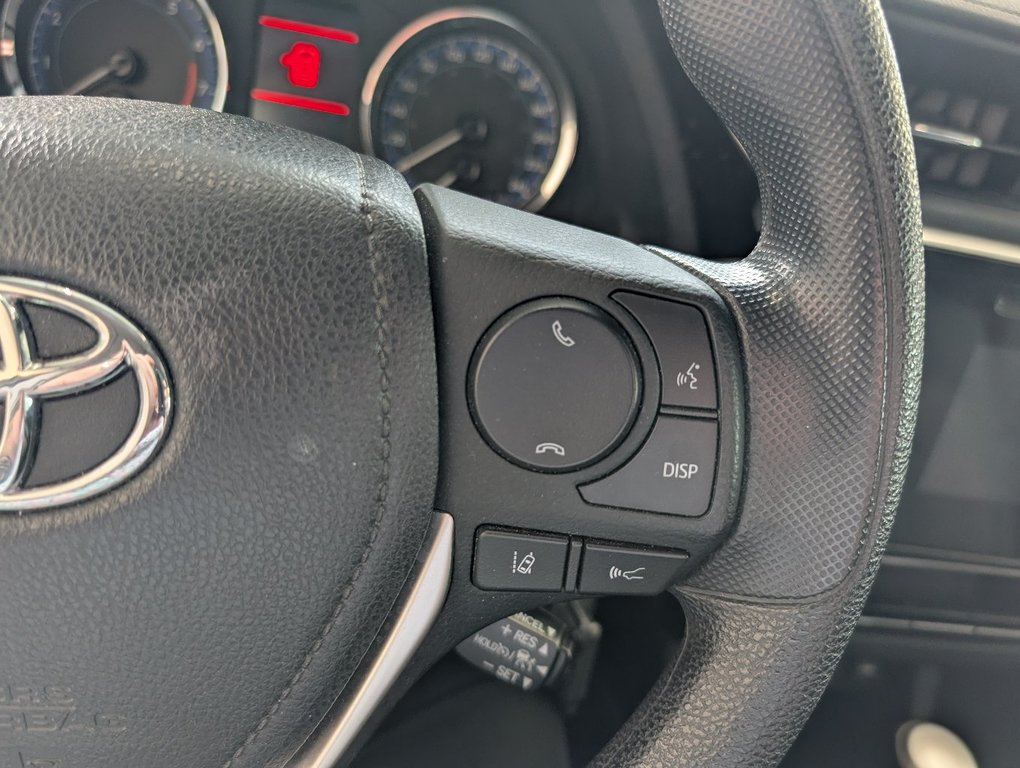 2017 Toyota Corolla LE in Magog, Quebec - 17 - w1024h768px