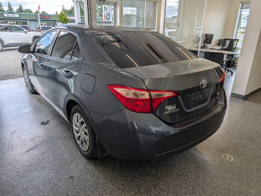 2017 Toyota Corolla LE in Magog, Quebec - 5 - w1024h768px