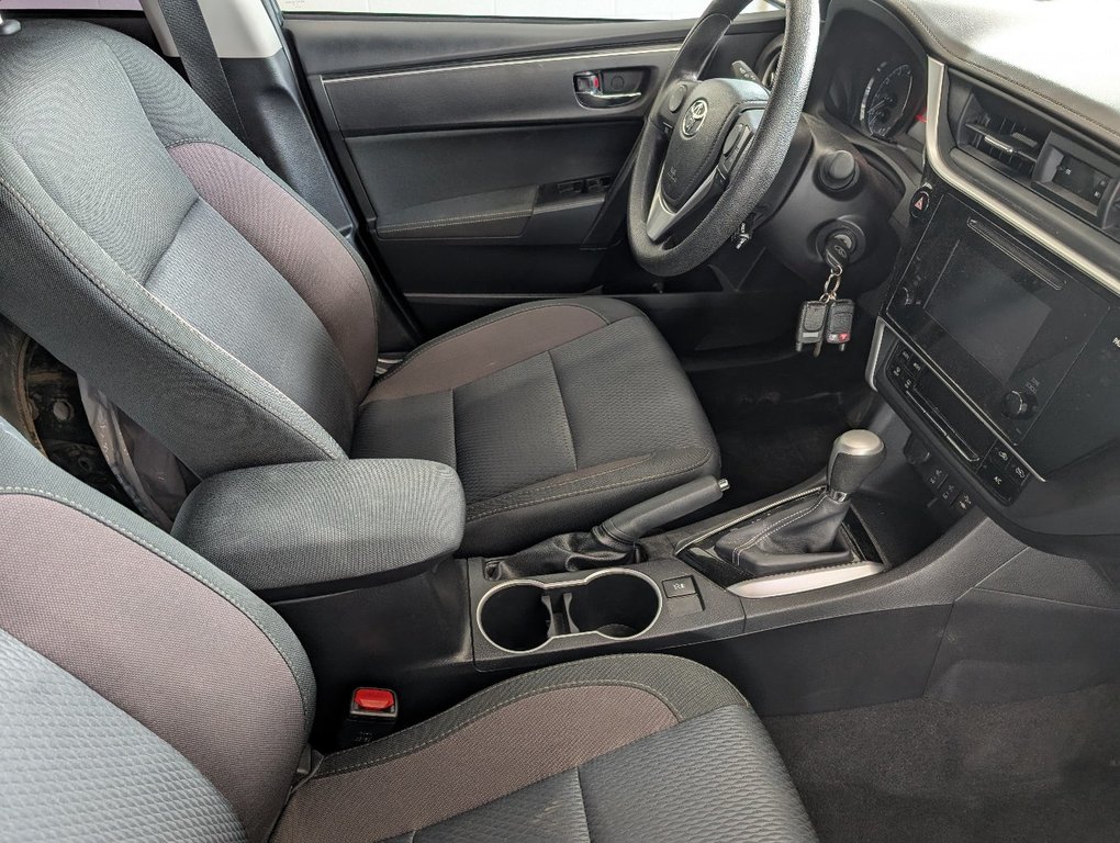 2017 Toyota Corolla LE in Magog, Quebec - 7 - w1024h768px