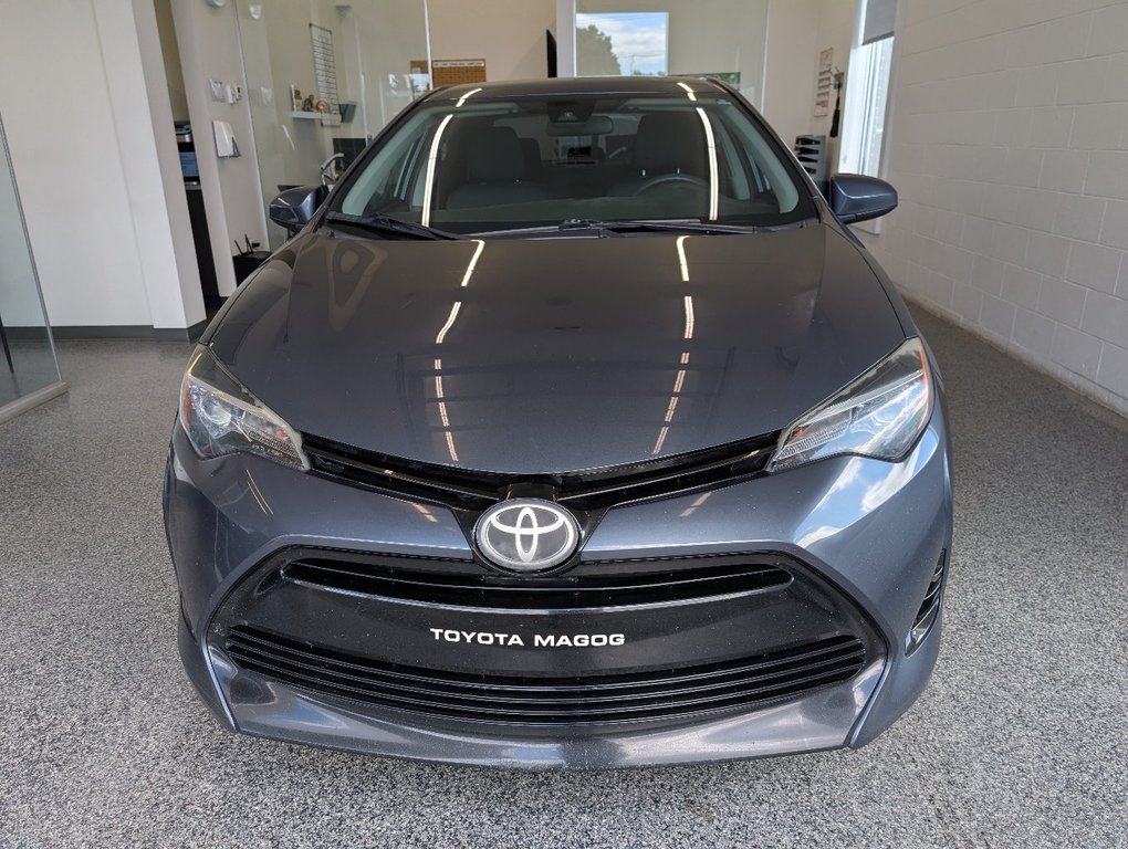 2017 Toyota Corolla LE in Magog, Quebec - 6 - w1024h768px