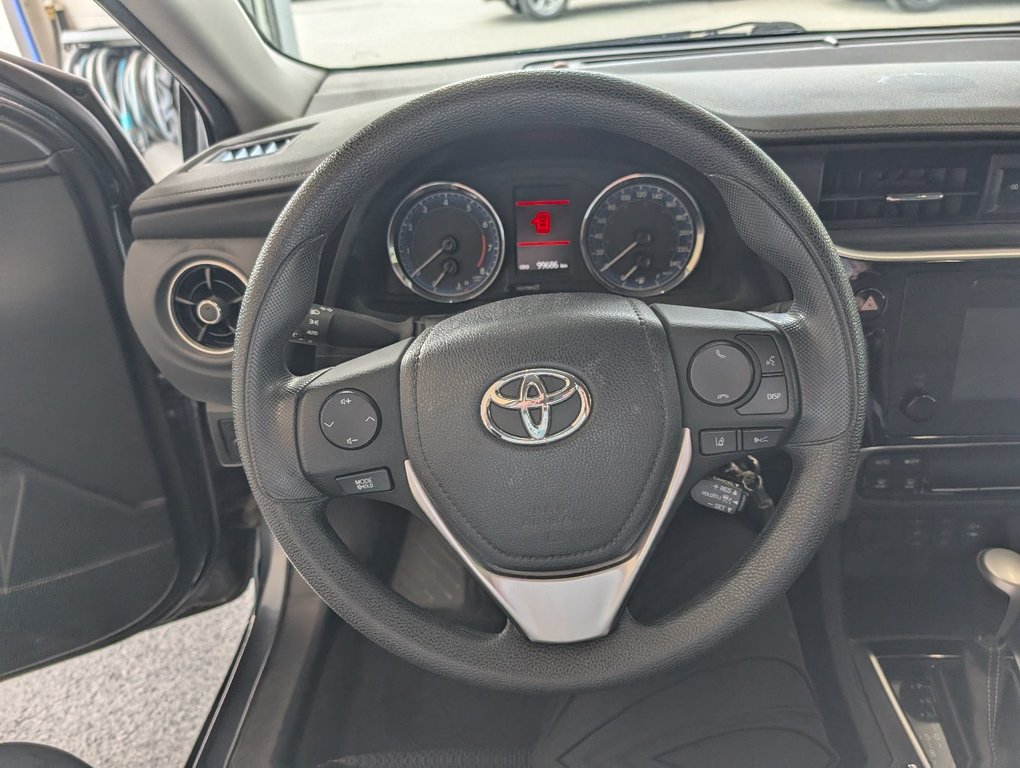2017 Toyota Corolla LE in Magog, Quebec - 12 - w1024h768px