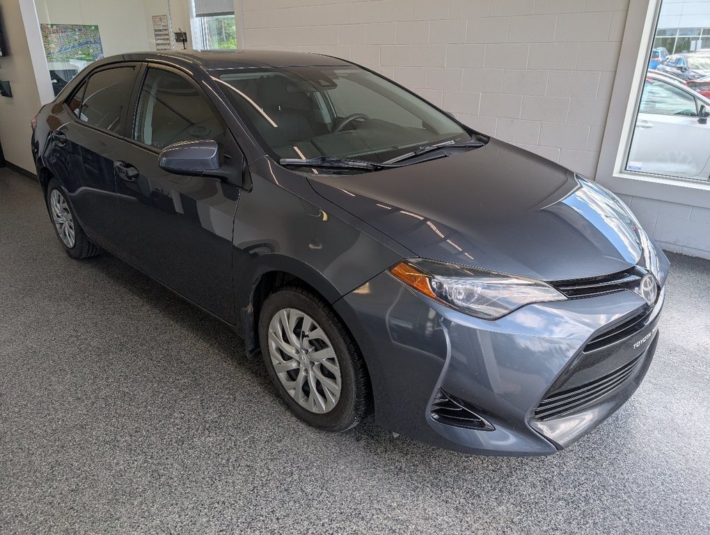 2017 Toyota Corolla LE in Magog, Quebec - 1 - w1024h768px