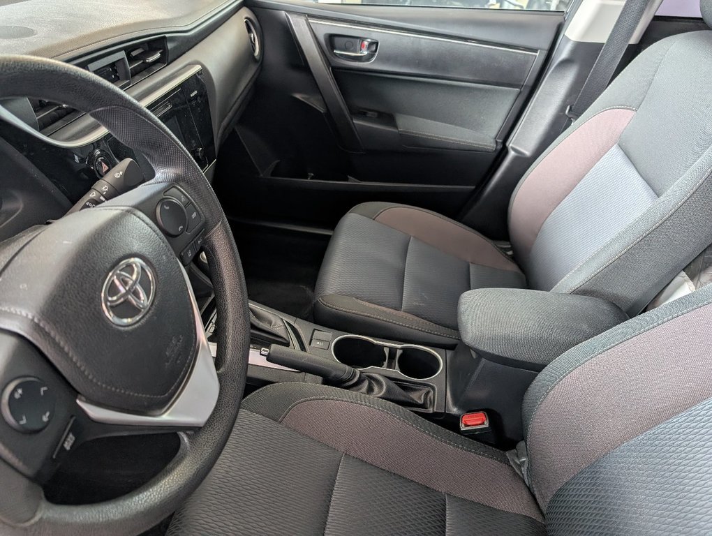 2017 Toyota Corolla LE in Magog, Quebec - 9 - w1024h768px