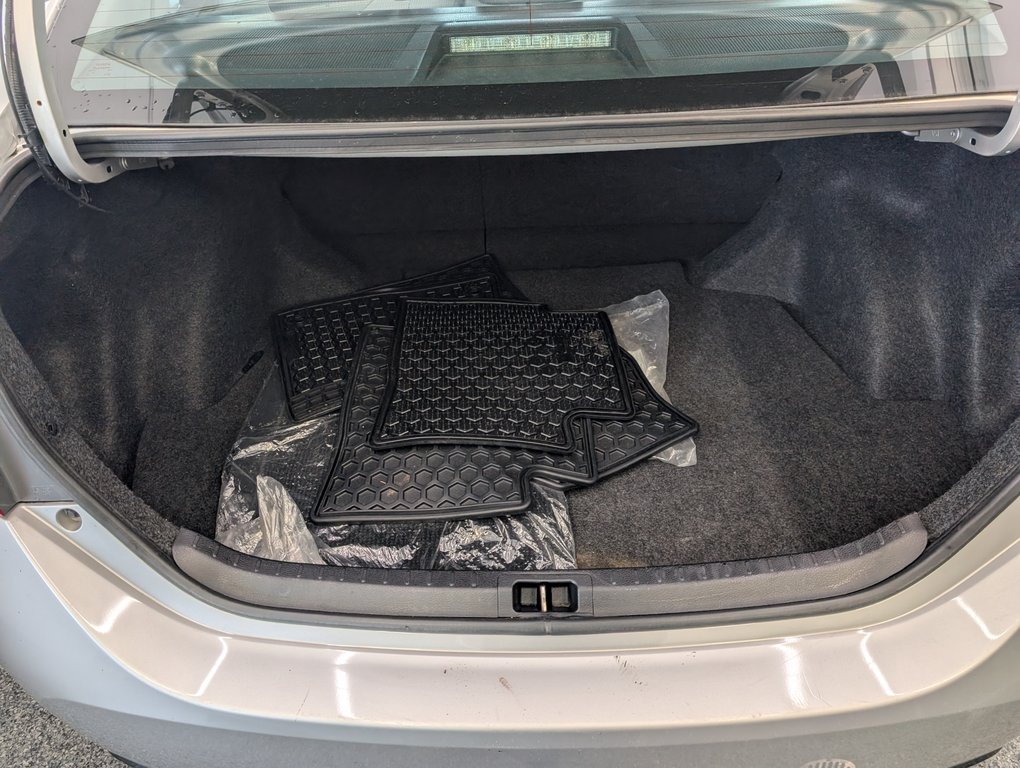 Toyota Corolla CE, AUTOMATIQUE, A/C, 2017 à Magog, Québec - 7 - w1024h768px