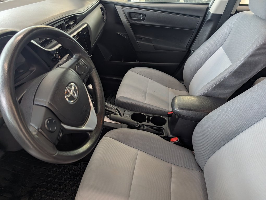 Toyota Corolla CE, AUTOMATIQUE, A/C, 2017 à Magog, Québec - 12 - w1024h768px