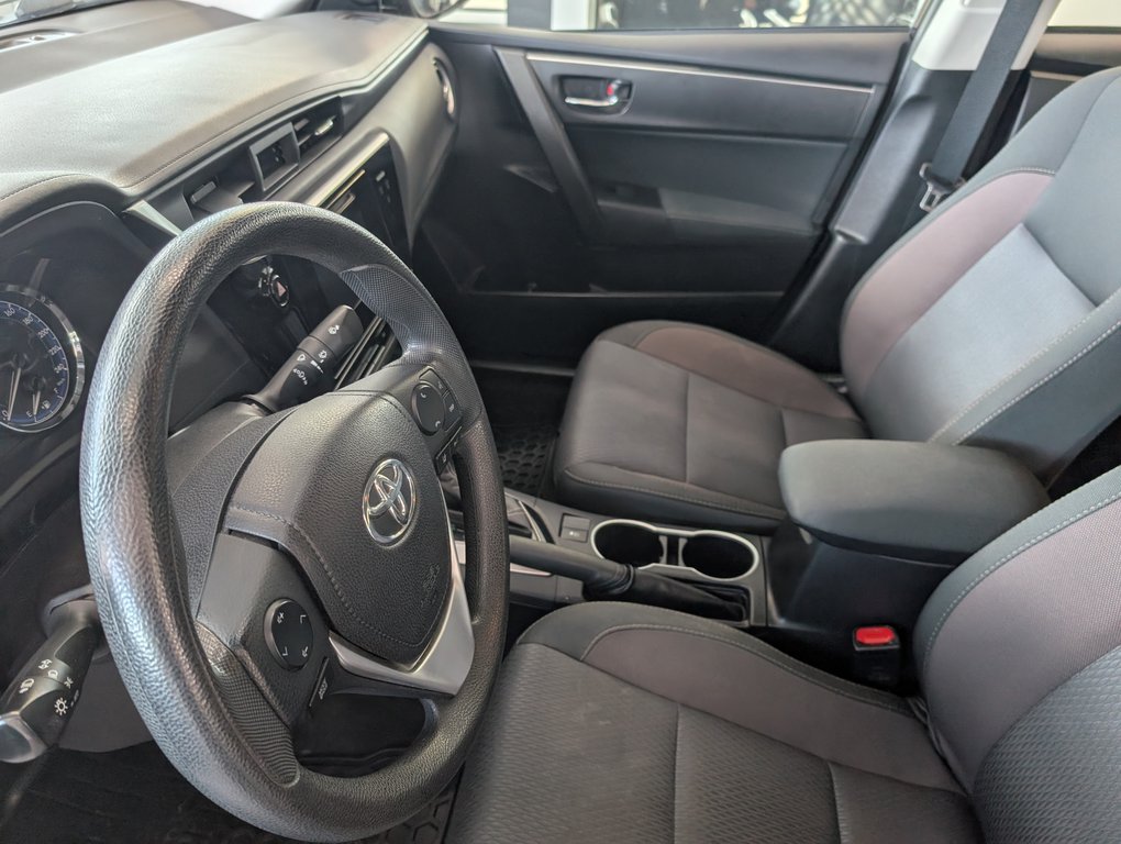 Toyota Corolla LE, AUTOMATIQUE, A/C, 2017 à Magog, Québec - 11 - w1024h768px