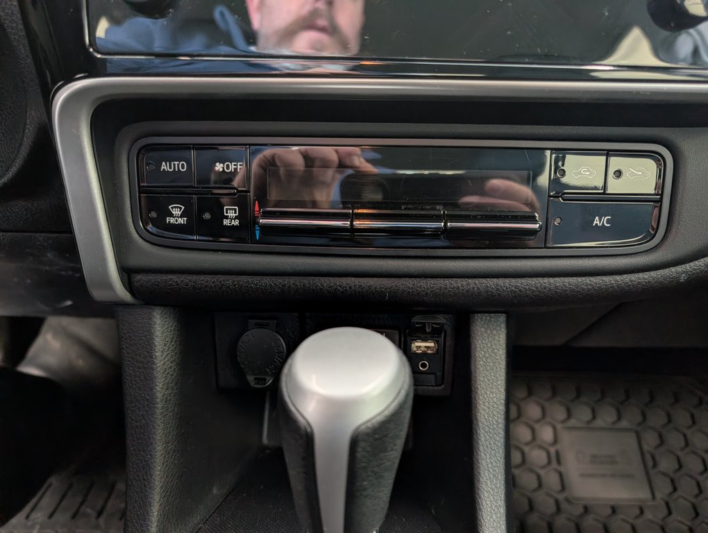 Toyota Corolla LE, AUTOMATIQUE, A/C, 2017 à Magog, Québec - 16 - w1024h768px