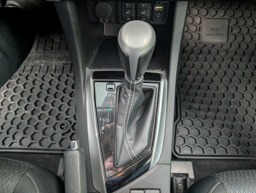 Toyota Corolla LE, AUTOMATIQUE, A/C, 2017 à Magog, Québec - 17 - w1024h768px