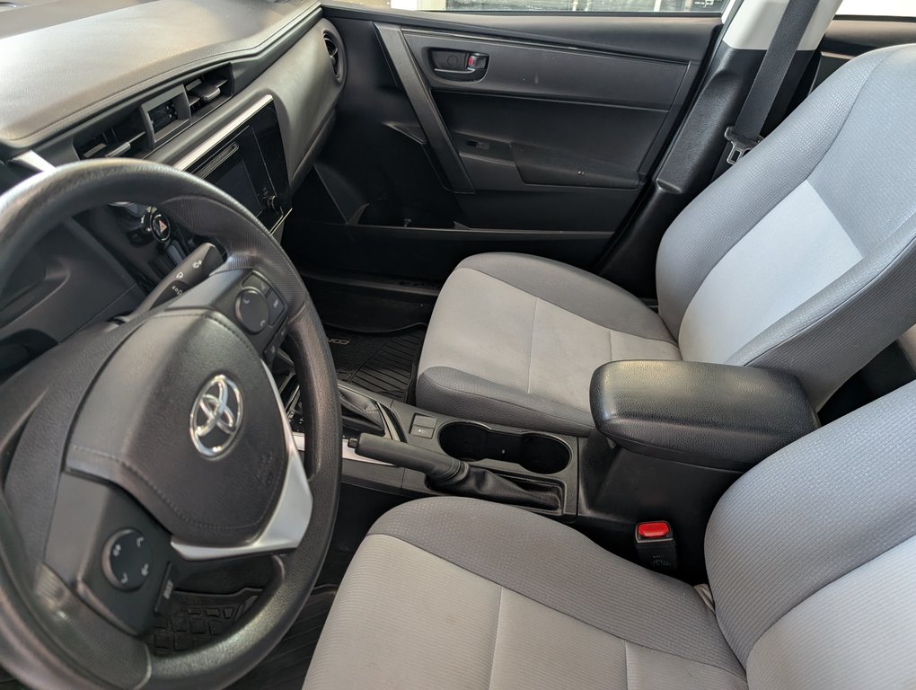 2019 Toyota Corolla CE in Magog, Quebec - 10 - w1024h768px