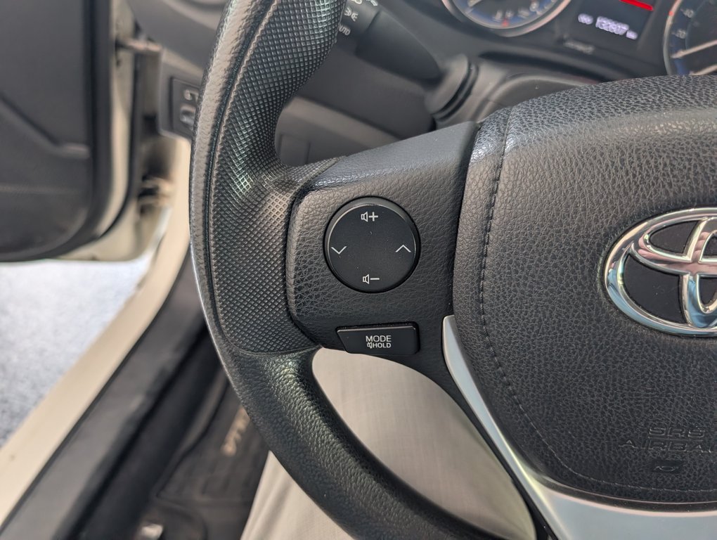 2019 Toyota Corolla CE in Magog, Quebec - 13 - w1024h768px