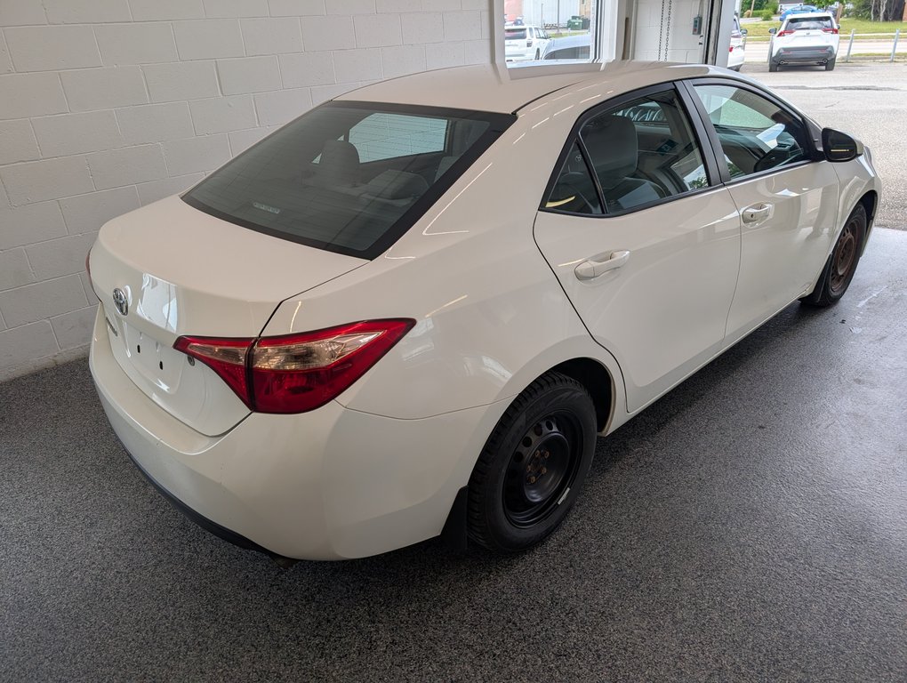 2019 Toyota Corolla CE in Magog, Quebec - 5 - w1024h768px