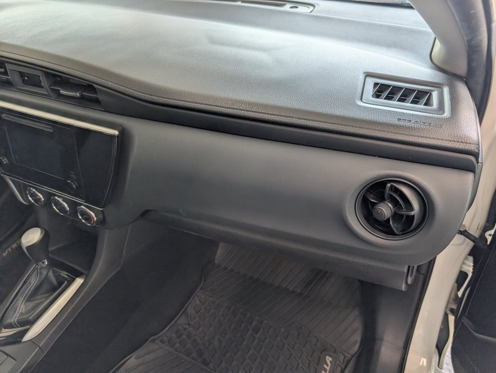 2019 Toyota Corolla CE in Magog, Quebec - 9 - w1024h768px