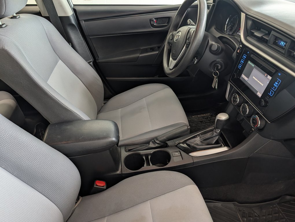 2019 Toyota Corolla CE in Magog, Quebec - 8 - w1024h768px