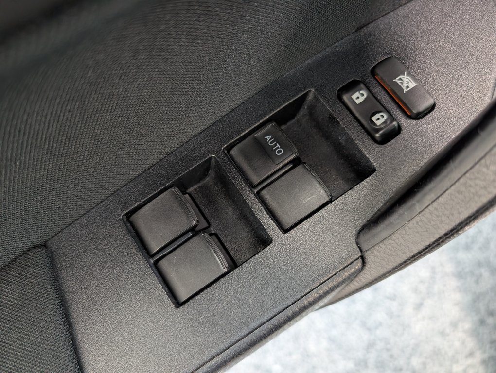 2019 Toyota Corolla LE, AUTOMATIQUE, in Magog, Quebec - 13 - w1024h768px