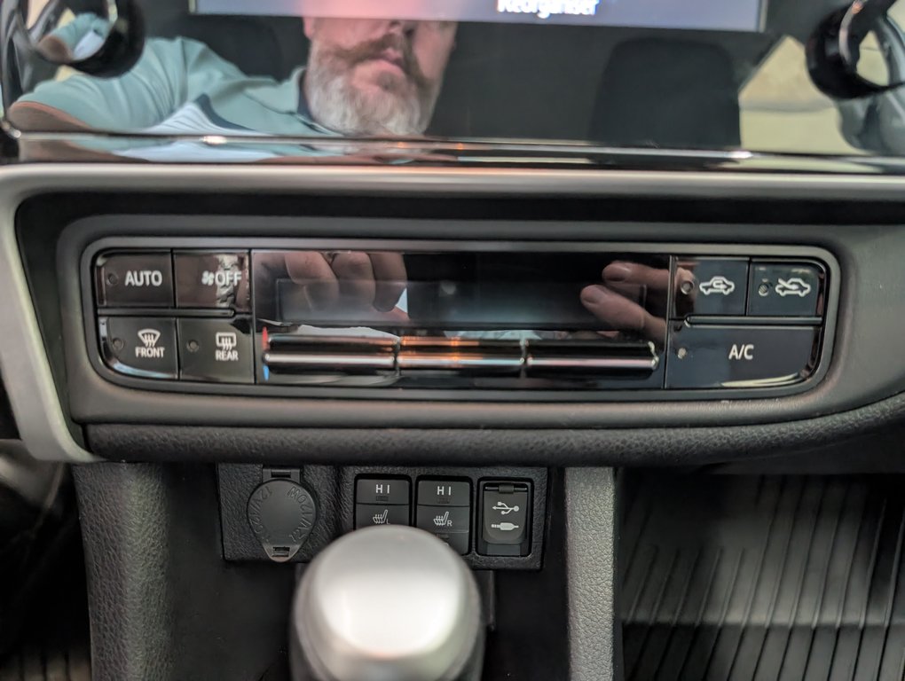 2019 Toyota Corolla LE, AUTOMATIQUE, in Magog, Quebec - 17 - w1024h768px