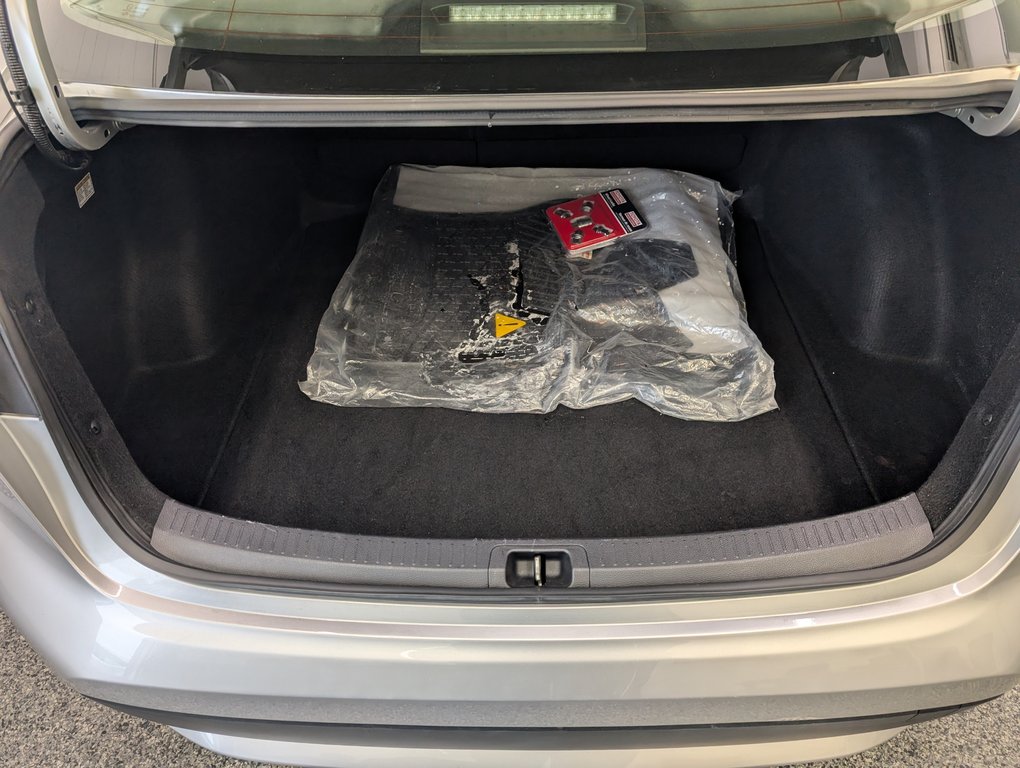 Toyota Corolla Hybrid 2021 à Magog, Québec - 7 - w1024h768px