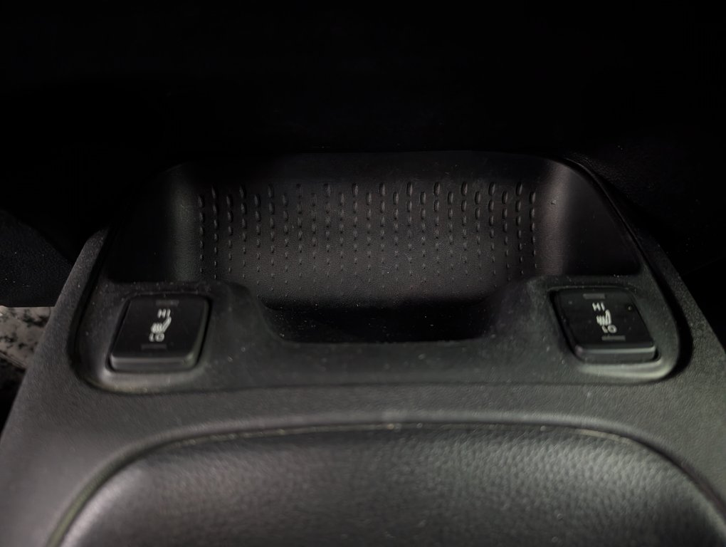 2022 Toyota Corolla LE, A/C, in Magog, Quebec - 16 - w1024h768px
