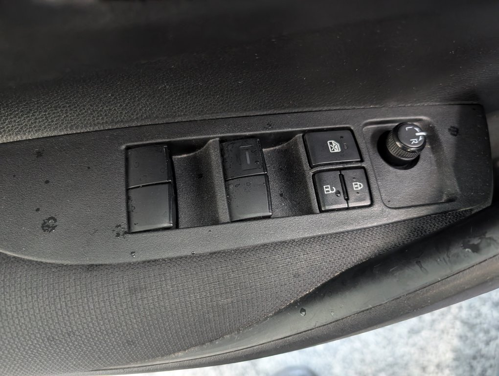 2022 Toyota Corolla LE, A/C, in Magog, Quebec - 13 - w1024h768px