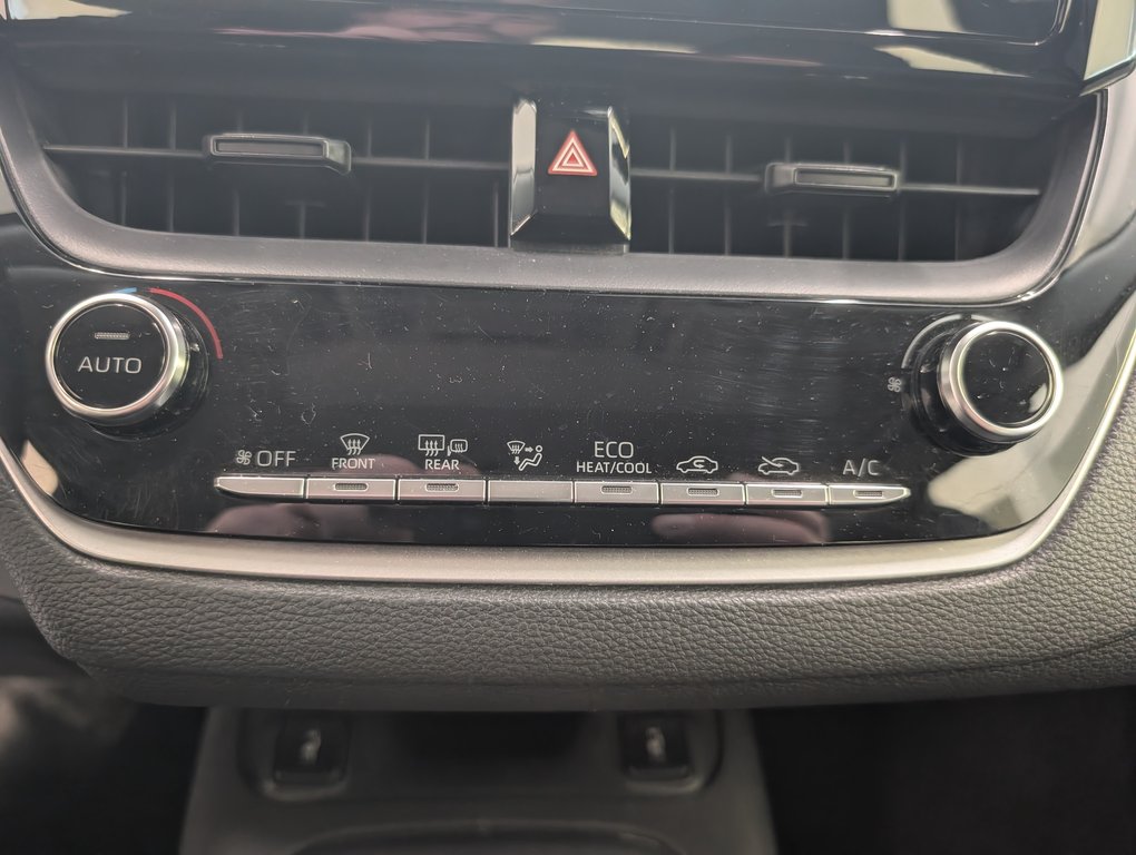 2022 Toyota Corolla LE, A/C, in Magog, Quebec - 17 - w1024h768px
