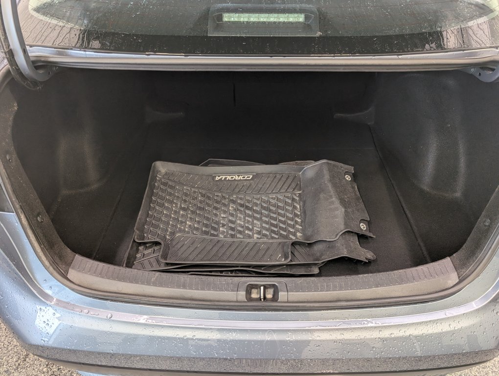2022 Toyota Corolla LE, A/C, in Magog, Quebec - 6 - w1024h768px